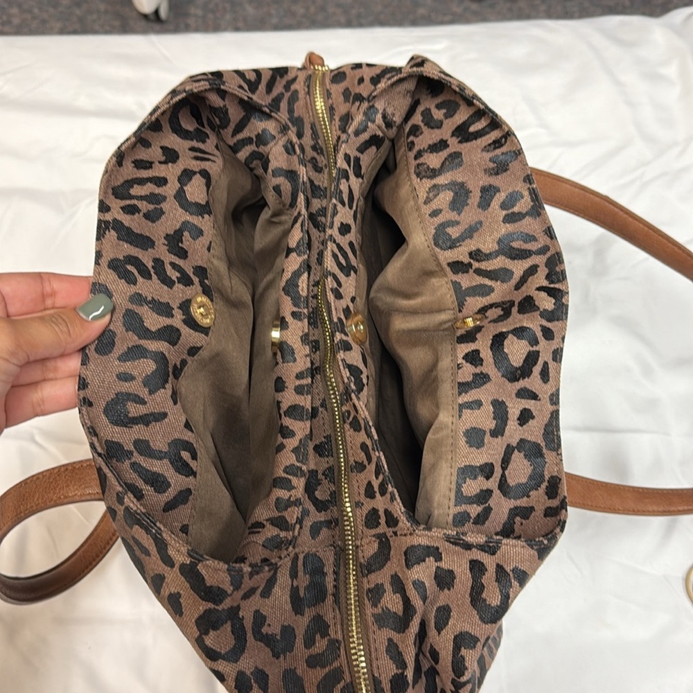 Buckle Tote Leopard - Picture 3 of 7